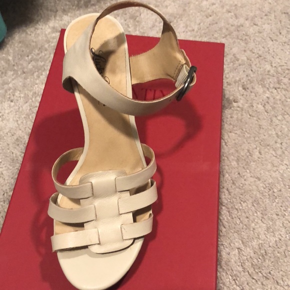 Sandals - Picture 2 of 9